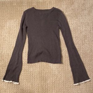 Aero grey sweater with flared sleeves
